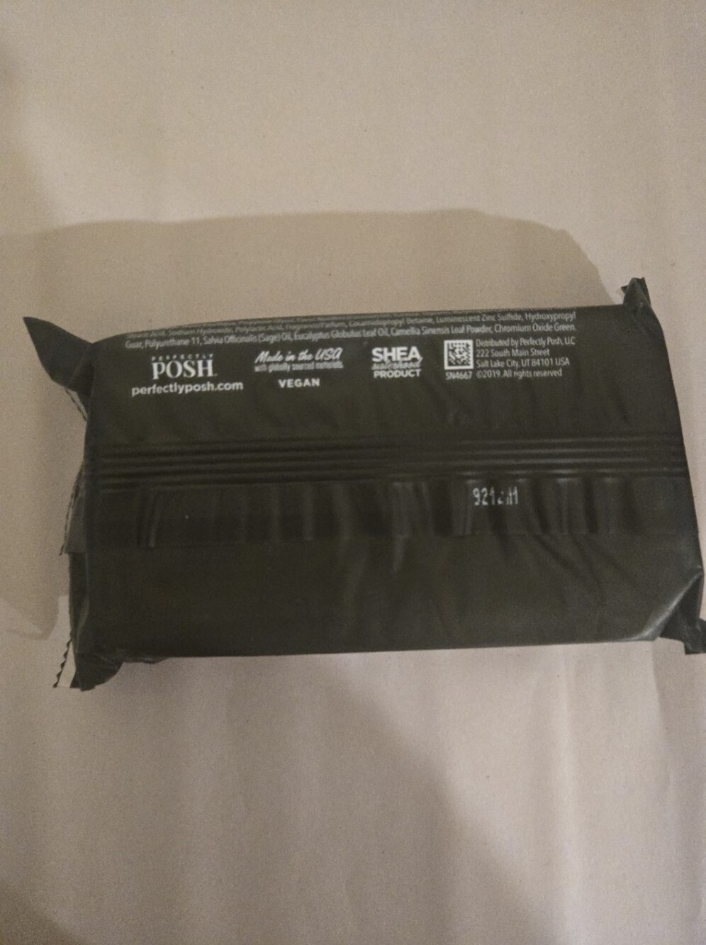 Perfectly Posh Glow In The Dark Exfoliating Soap Bar - Picture 3 of 3
